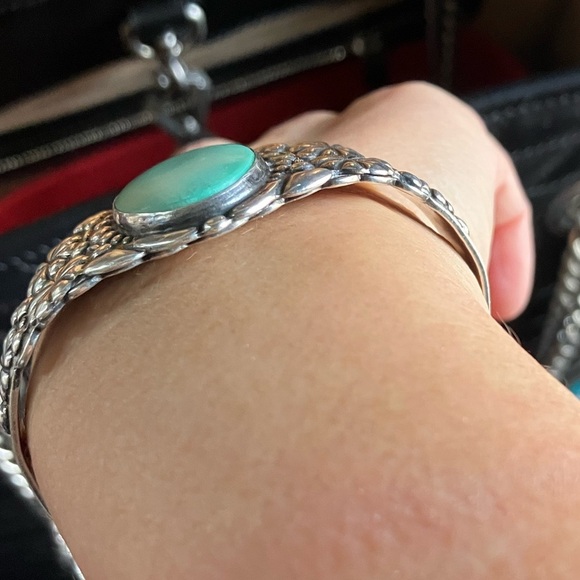 Sale! Beautiful Sterling Silver Arrow Genuine Turquoise Cuff - Picture 7 of 12